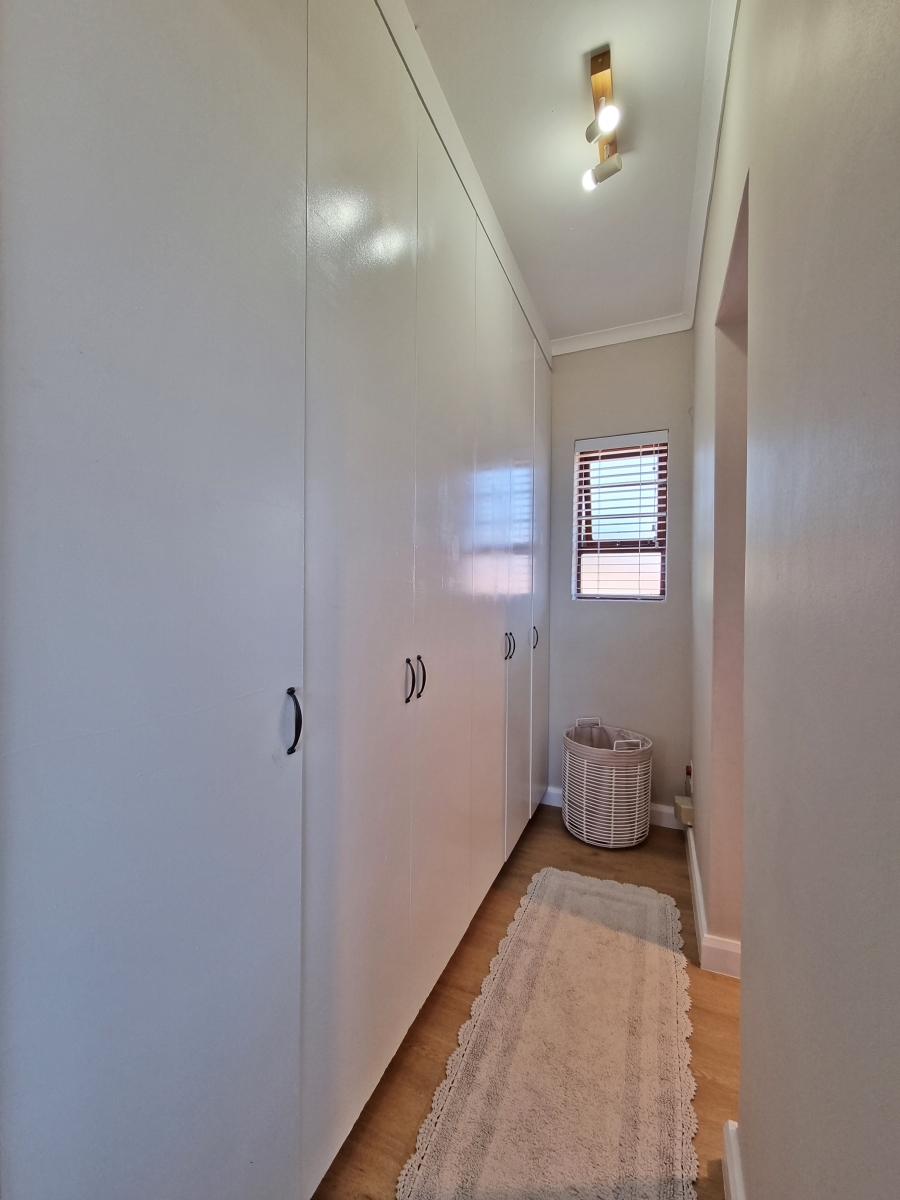 4 Bedroom Property for Sale in Wavecrest Eastern Cape